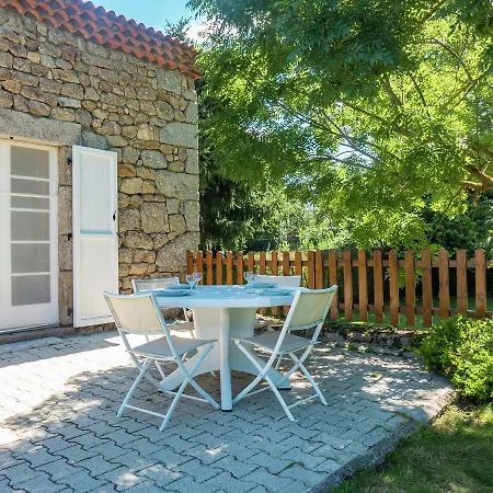 Dom wakacyjny Beautiful Holiday In Near Forest Saugues