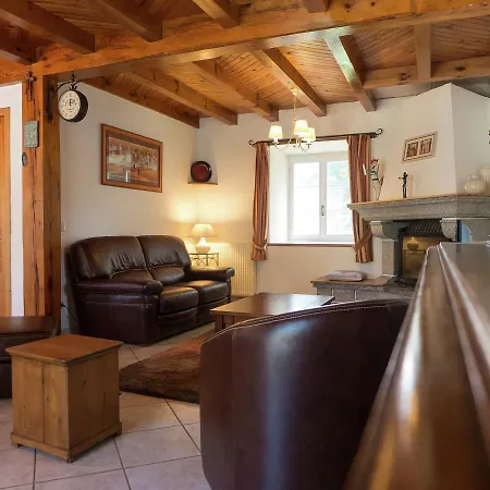 Dom wakacyjny Beautiful Holiday In Near Forest Saugues